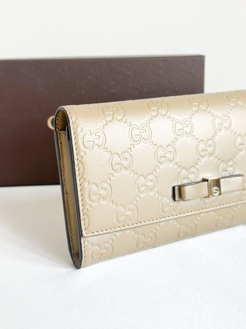 Gucci Guccissima Bow Continental Wallet Gold Metallic - Picture 3 of 16